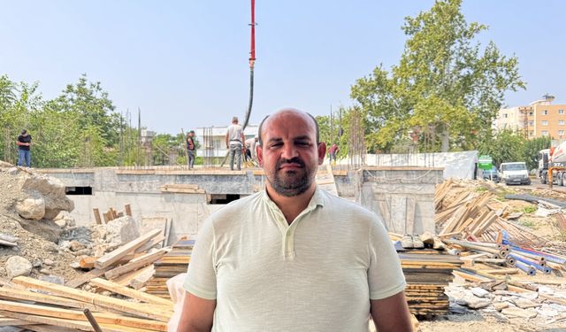 Hatay'da vatandaşlar depremde yıkılan caminin yeniden inşasına destek veriyor