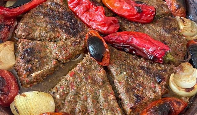 Hatay’ın Meşhur Tepsi Kebabı Tanıtım Rekoru Kırıyor