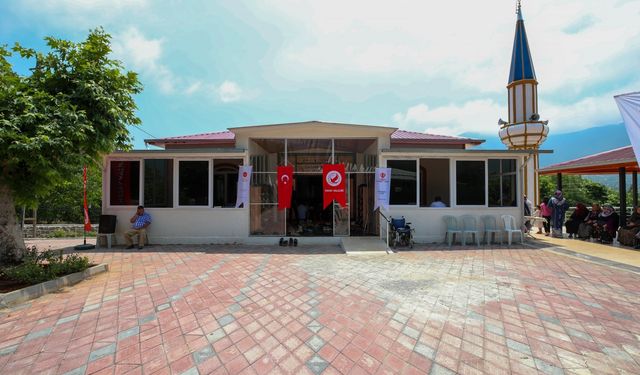 İskenderun'da depremde yıkılan caminin yerine yenisi inşa edildi