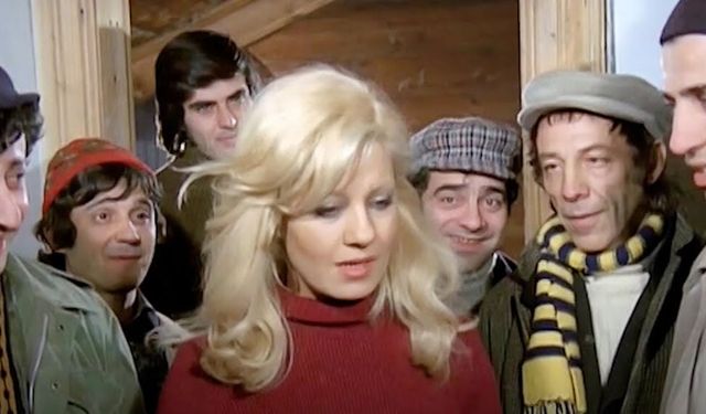 Mavi Boncuk Filmi Yeniden Ekranlarda! Efsane Yapımı Hâlâ Gönüllerde