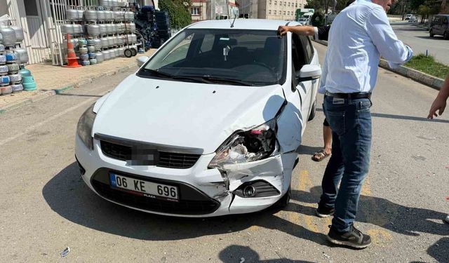 Bahçe İlçesinde İki Araç Kafa Kafaya Çarpıştı