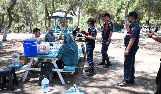 Adana'da jandarma ekipleri piknik yapanları orman yangınlarına karşı uyardı