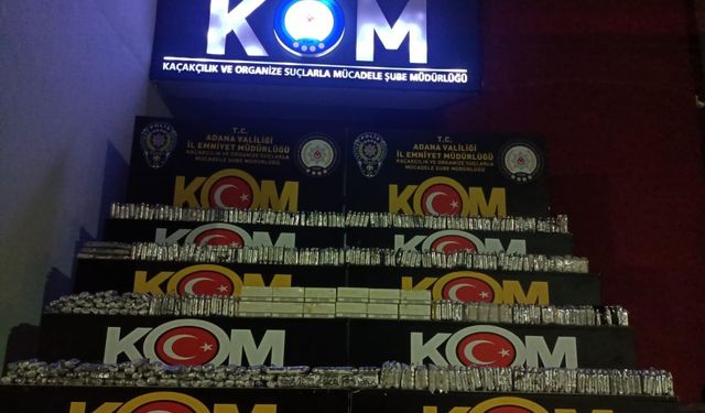 Adana'da otobüsün zeminindeki gizli bölmede 990 elektronik sigara ele geçirildi