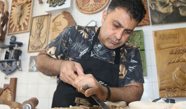 Ahşap oyma ve işleme ustası el emeği ürünleriyle 12 ülkedeki sanatseverlere ulaştı