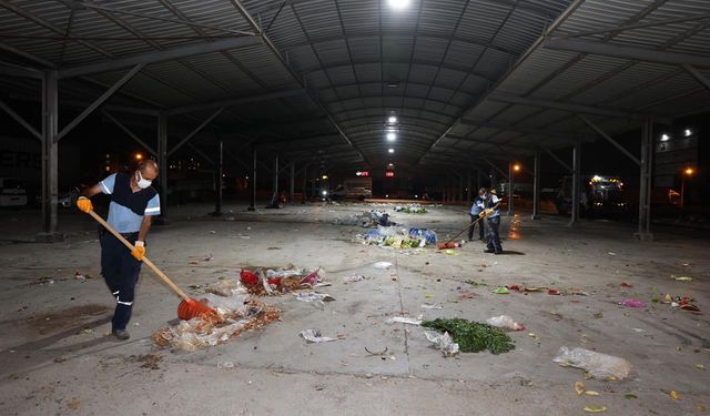 Akdeniz'de semt pazarları temizleniyor