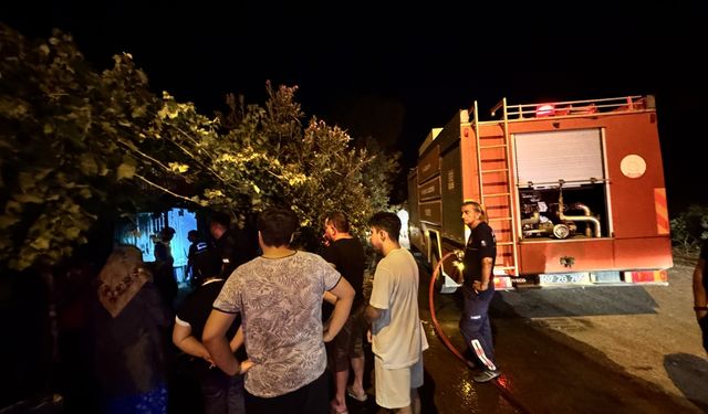 Antalya'da yangın çıkan ev kullanılamaz hale geldi