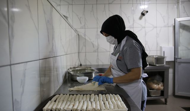 Depremzede kadın girişimci devlet desteğiyle kurduğu iş yerinde 60 kişiye istihdam sağlıyor