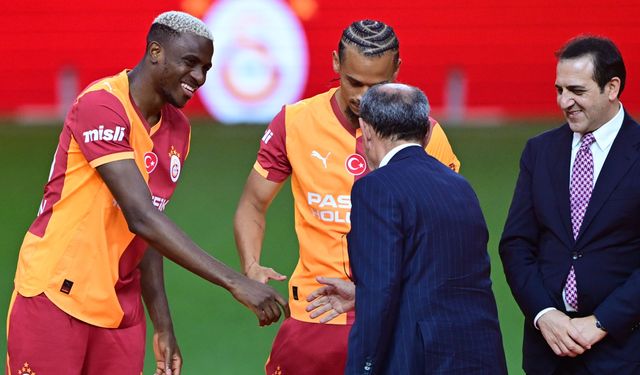 Galatasaray'da Tarihi Anlar Osimhen ve Sane İmzaladı