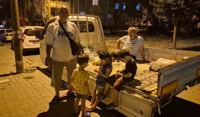 İstanbul’da Deprem Panikleri: Avcılar’da Aile Kamyonette Çay İçip Geceyi Geçirdi