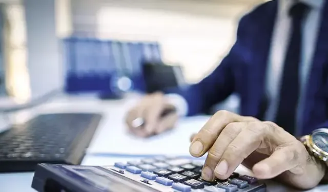 Bütçe Krizi Büyüyor: Kamu Çalışanları İçin Ücretsiz İzin Senaryosu