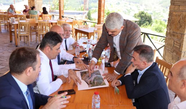 Ulaştırma ve Altyapı Bakan Yardımcısı Boyraz, Pozantı'da toplantıya katıldı