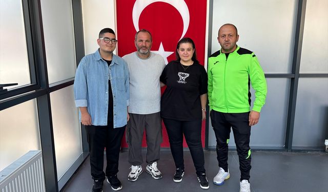 Isparta'da doğuştan görme engelli kardeşler, hayali olan BESYO bölümüne yerleşti