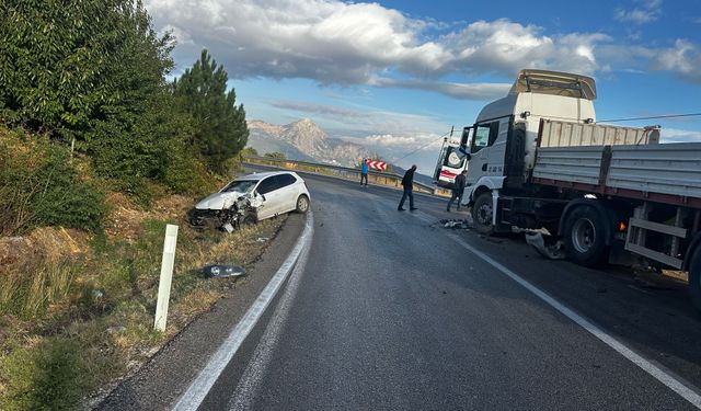 Isparta'da otomobille tırın çarpıştığı kazada 1 kişi yaralandı
