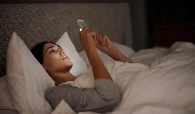 Tek elle telefon kullanımı el ve bilek sorunlarına davetiye çıkarıyor