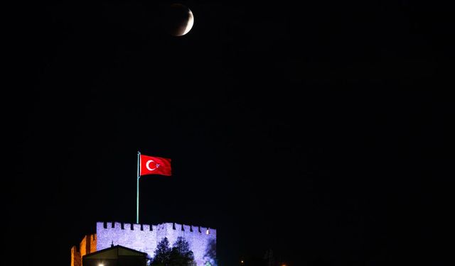 Türkiye’yi Saran Kanlı Ay Tutulması