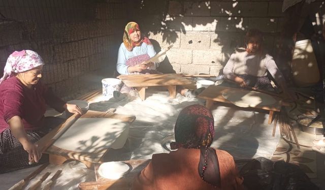 Kahramanmaraş’ta Asırlık Gelenek: Yufka Ekmek Hazırlığı
