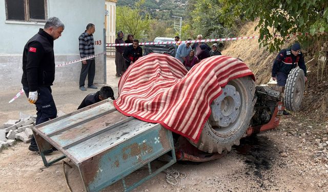 Burdur'da devrilen traktörün altında kalan sürücü öldü