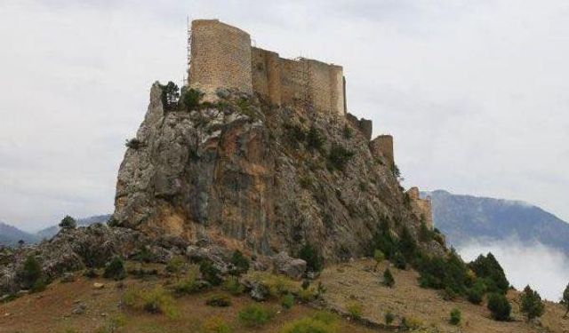 Feke Kalesi Tarihi İpek Yolu’na Hakim Görkemli Kale