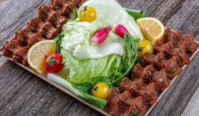 Efsane kıvamda çiğ köfte Osmaniye sofralarında