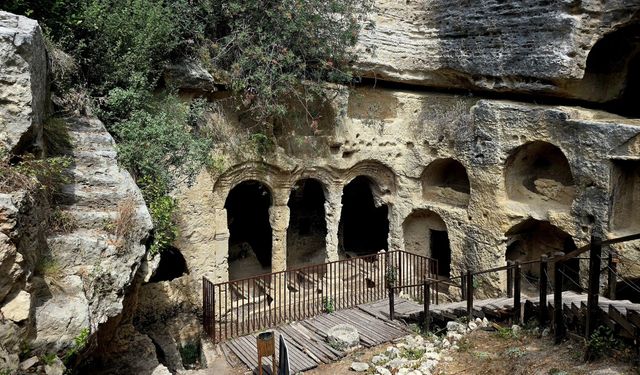 Titus Tüneli ve Beşikli Mağara Turist Akınına Uğruyor