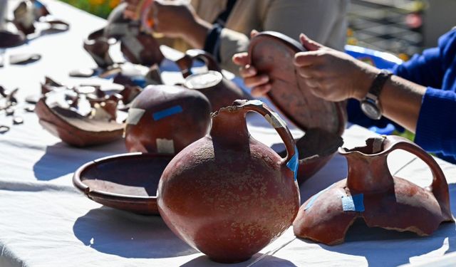 Van Ayanis Kalesi’nde Urartu Seramikleri Restore Ediliyor