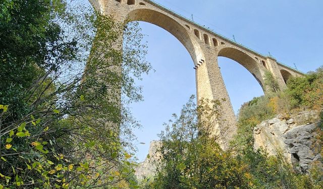 Varda Köprüsü’nde Kartpostallık Açı