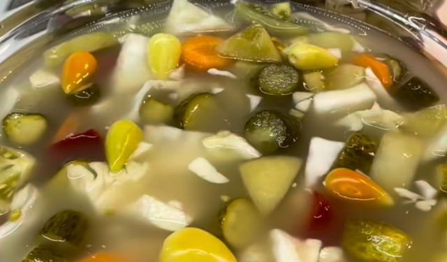 Osmaniye’de Kışa Şifa Deposu Ev Yapımı Karışık Turşu Tarifi