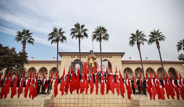 Adana, Mersin, Hatay ve Osmaniye'de Öğretmenler Günü kutlandı