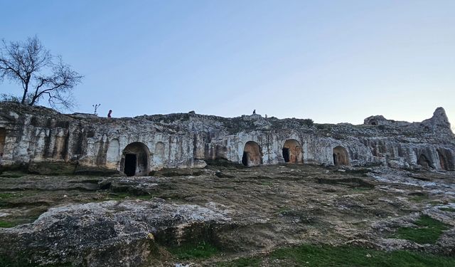 Altınözü Yunushan’da Roma Dönemine Ait Nekropol Alanı Gün Yüzüne Çıkıyor