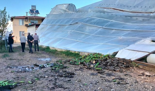 Antalya'nın Manavgat ilçesinde hortum nedeniyle 4 sera hasar gördü