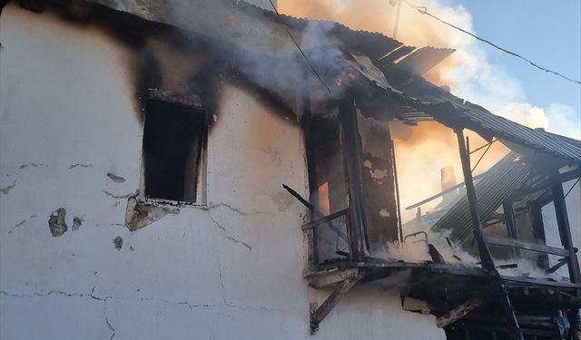 Burdur'da evde çıkan yangında 2 kişi hayatını kaybetti