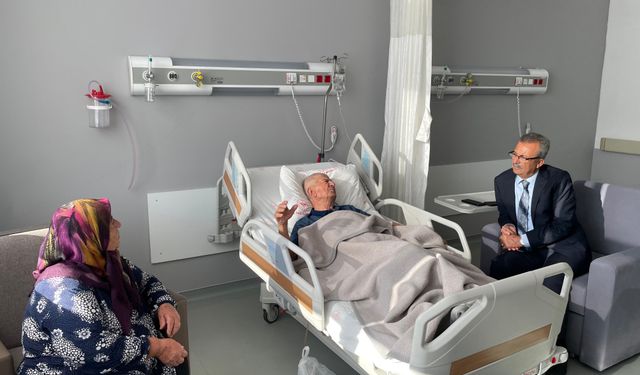 Ellek Belediye Başkanı Hastaları Ziyaret Ederek Şifa Diledi