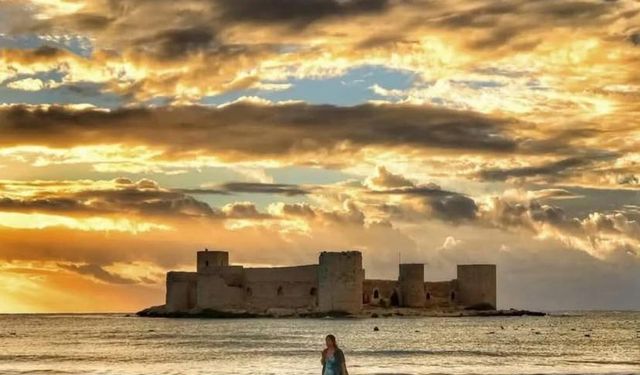 Erdemli’de Gün Batımı Masalı Kızkalesi Büyüledi