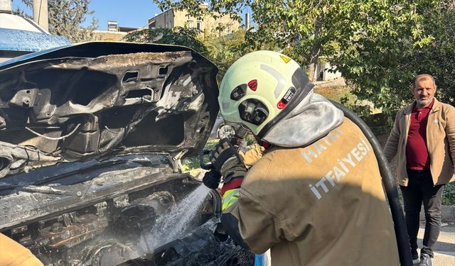 Hatay'da yolcu minibüsünde çıkan yangın söndürüldü