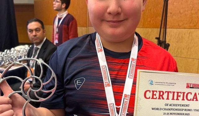 Kahramanmaraşlı öğrenci İtalya'da düzenlenen yarışmadan şampiyonlukla döndü