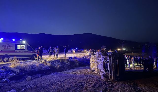 Kahramanmaraş'ta şarampole devrilen işçi servisindeki 2 kişi öldü, 7 kişi yaralandı