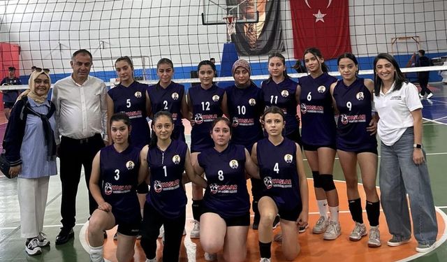 Mahmut Yaş’tan Genç Voleybolculara Moral ve Destek