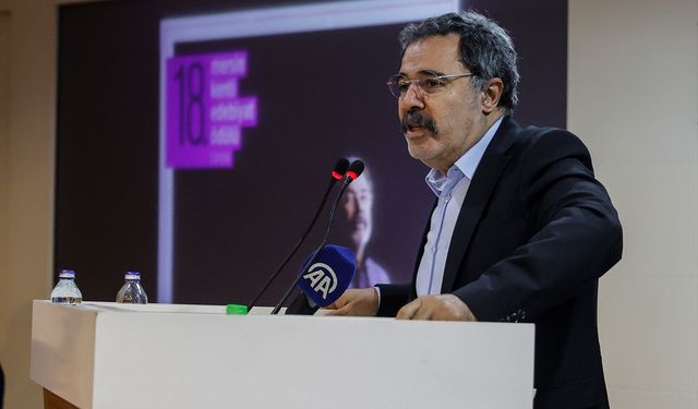 Mersin Kenti Edebiyat Ödülü, şair ve yazar Ahmet Ümit'e verildi