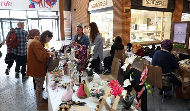 Mersin'de Akdeniz Belediyesi kursiyerlerinin ürünleri sergilendi