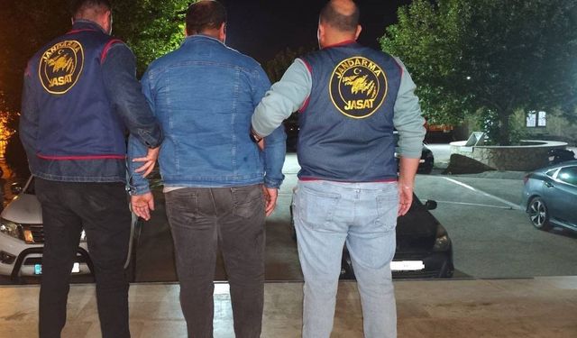 Mersin'de ehliyet sınavına kopya düzeneğiyle giren şüpheli yakalandı