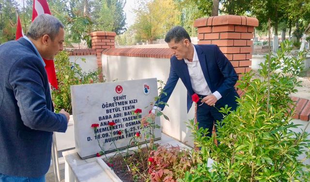 Osmaniye’li Şehit Öğretmen  Tekin Kabri Başında Anıldı