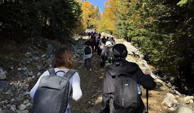 Tırıl Yaylası’nda 50 Genç Doğa Yürüyüşünde Buluştu