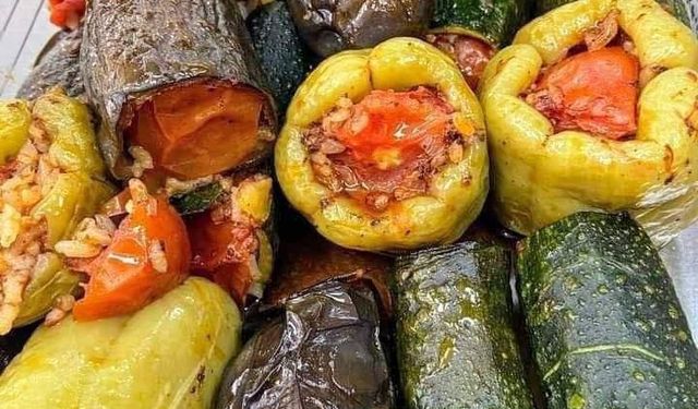 Osmaniye’de Yaz Sofralarının Vazgeçilmezi Zeytinyağlı Dolma ve Cacık