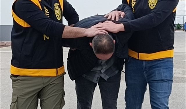 Adana'da evinde 2 silah, el bombası ve patlayıcı ele geçirilen zanlı tutuklandı