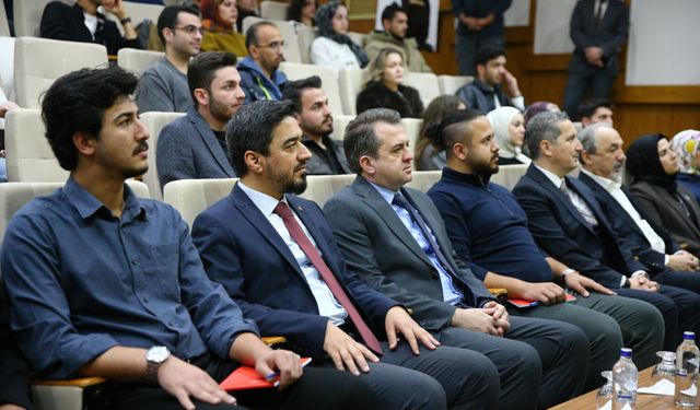 Adana'da 'Geleceğin Liderleri Akademisi' eğitimi başladı