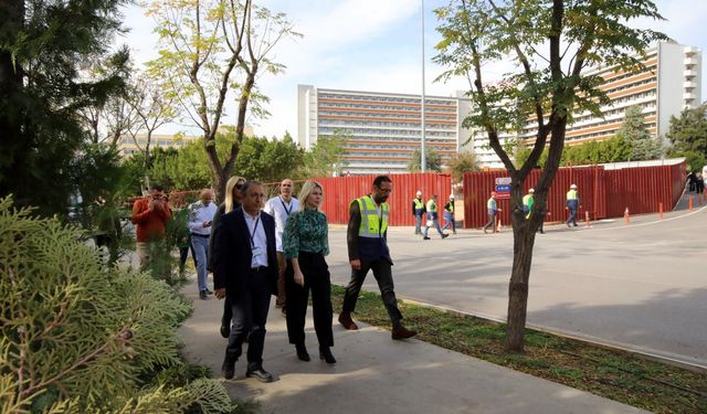 Akdeniz Üniversitesi Rektörü Prof. Dr. Özkan, üniversite hastanesinin inşaat alanını gezdi