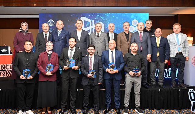 Antalya'da 'Gönüllülük Ödülleri' programı düzenlendi