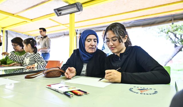 Antalya'da yaşlılar ve torunlara 'Kuşaklar Arası Etkileşim' eğitimi verildi