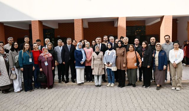 Bakan Tekin’den Okul Ziyareti Saimbey Ortaokulu’nda Eğitim Buluşması