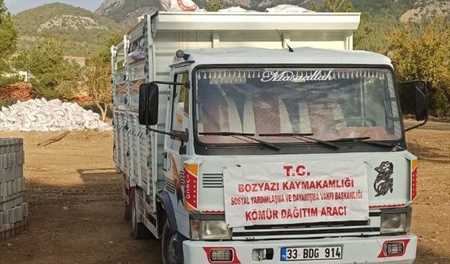 Bozyazı'da ihtiyaç sahibi ailelere kömür yardımı